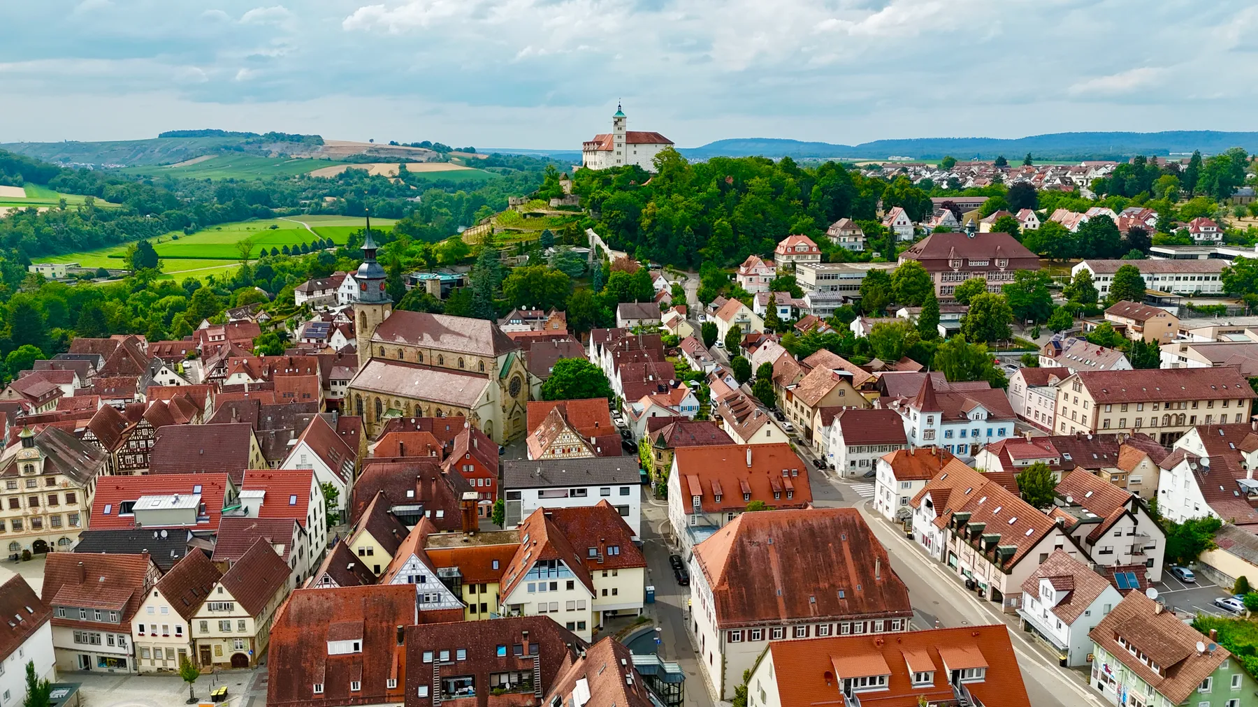 Luftaufnahme von Vaihingen an der Enz mit der Stadtkirche und dem Schloss Kaltenstein
